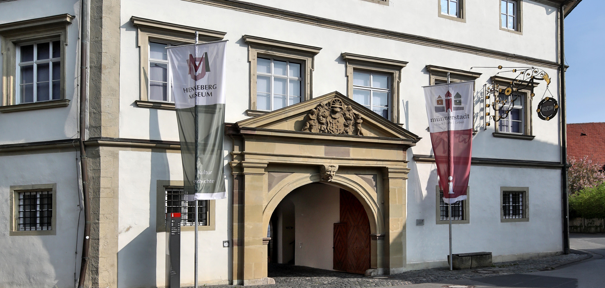 Au&szlig;enansicht des M&uuml;nnerst&auml;dter Deutschordensschlosses, Sitz des Henneberg-Museums
